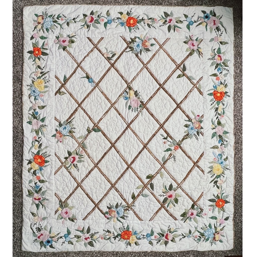 🌸 Vintage Appliqué Garden Trellis Floral Quilt Throw / Crib Blanket